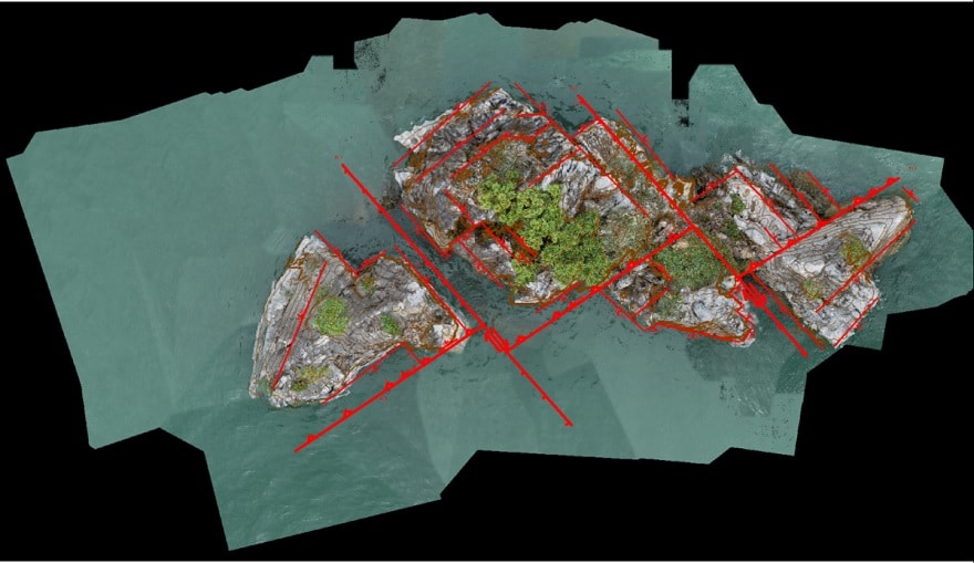 Hòn Gà Chọi (Trống Mái) biểu tượng của vịnh Hạ Long 9 Các đưt gãy và khe nứt