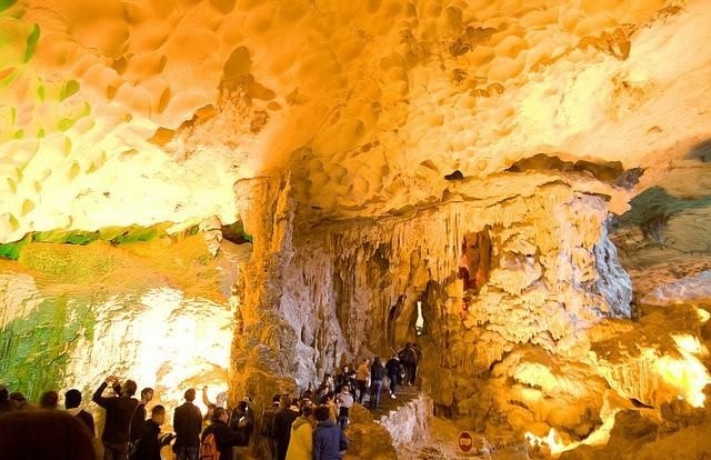 Truyền thuyết và lịch sử hình thành của Vịnh Hạ Long 10 Hang đầu gỗ