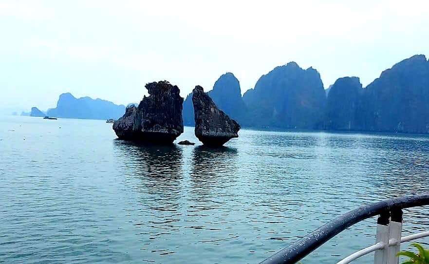 Hòn Gà Chọi (Trống Mái) biểu tượng của vịnh Hạ Long 8 Hình ảnh hòn Gà Chọi (Trống Mái) tại Vịnh Hạ Long