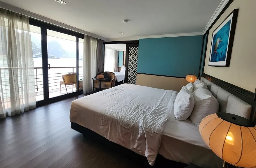 Du thuyền Capella 2 Các Cabin tại Capella Cruise đều có ban công với view hướng giúp du khách bao quan trọng Vình Kỳ Quan