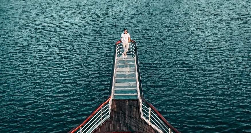 Cầu kính check - in trên Ambassador I