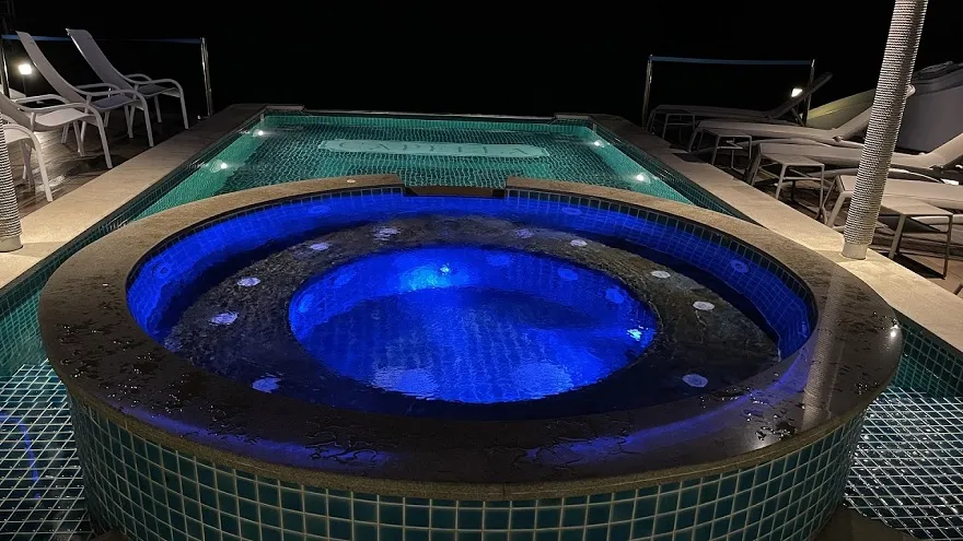 Du thuyền Capella 5 Hồ bơi trên du thuyền Capella Cruise