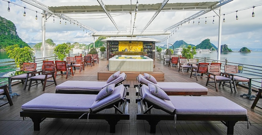 Khu vực Sundeck trên du thuyền Athena Royal