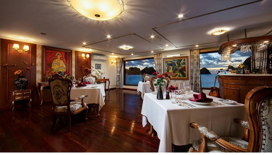 Nhà hàng của Emperor Cruises