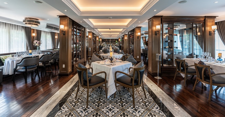 Du thuyền Ambassador Cruise I 5 Nhà hàng sang trọng của Ambassador I