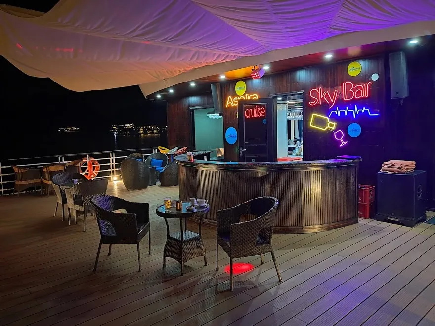 Sky Bar trên du thuyền Aspira