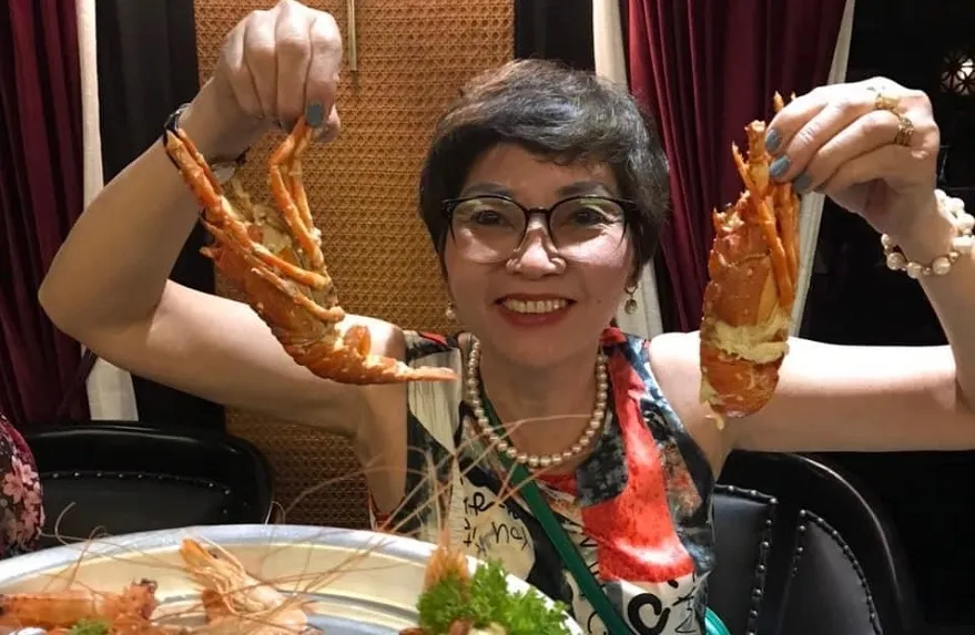 Thực đơn ấn tượng với tôm hùm trên du thuyền Ambassador I