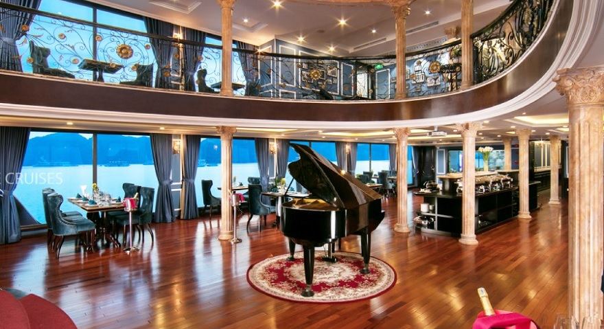 Du thuyền Le Theatre 5 vực nhà hàng 2 tầng được thiết kế theo phong cách nhà hát Pháp