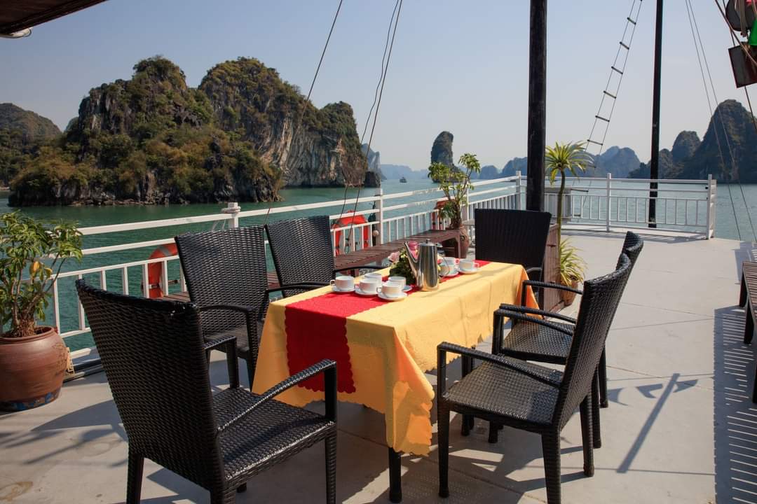 Khu vực sundeck trên tàu