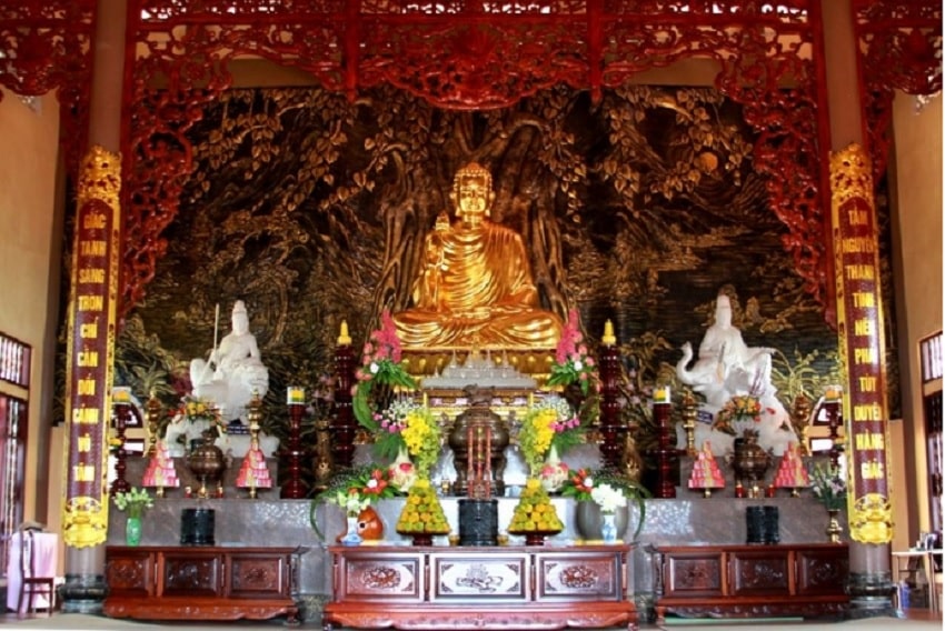 Chinh điện chùa Cái Bầu