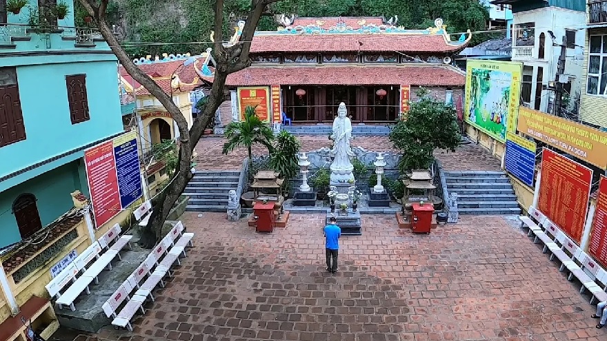 Chùa Long Tiên - Ngôi chùa lớn nhất và cổ nhất ở Hạ Long 2 Khu vực Chính điện với kiểu kiến trúc chữ Đinh tại Chùa Long Tiên