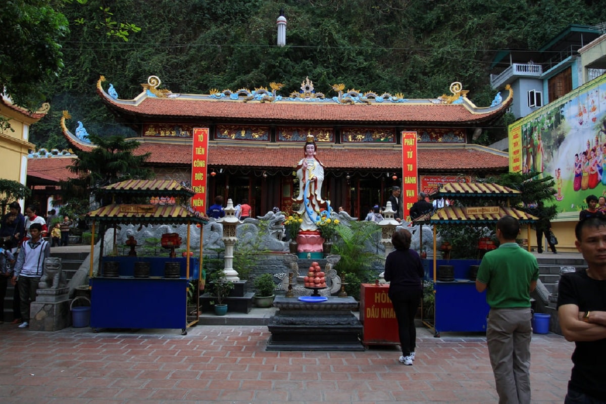 Chùa Long Tiên - Ngôi chùa lớn nhất và cổ nhất ở Hạ Long 4 Lễ hội long tiên