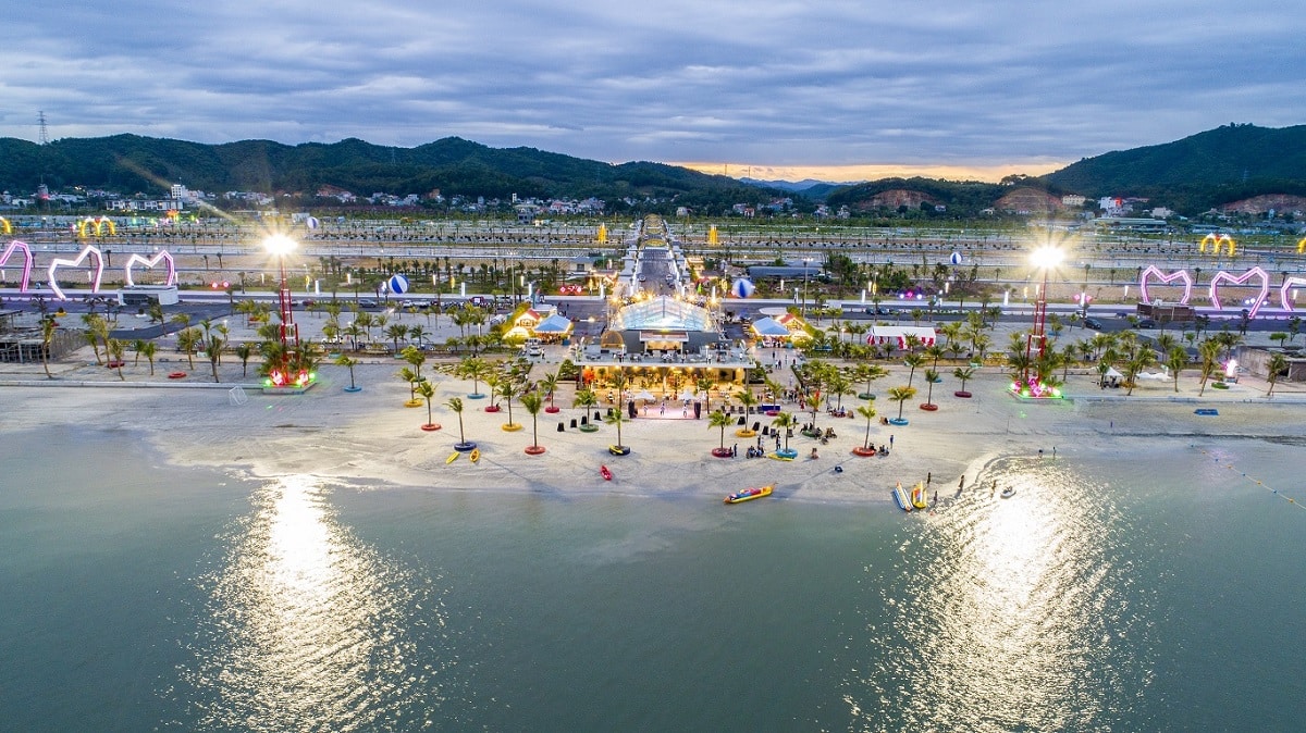 Bãi tắm Phương Đông