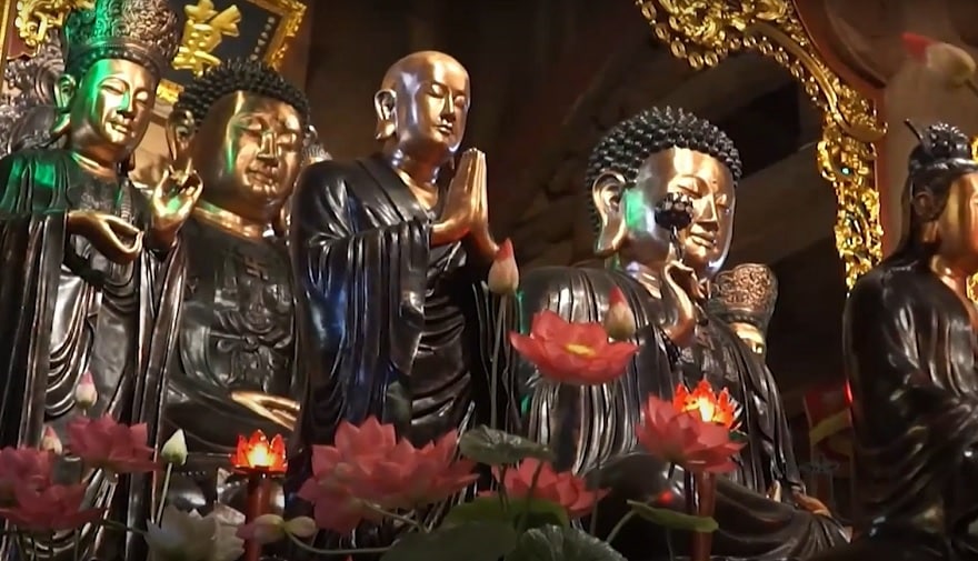 Chùa Bảo Hải Linh Thông Tự 7 Tượng đồng tam bảo Hải Linh Tự