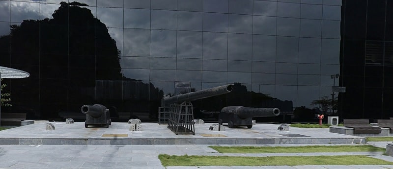 Di vật pháo thần công tại bảo tàng Quảng Ninh