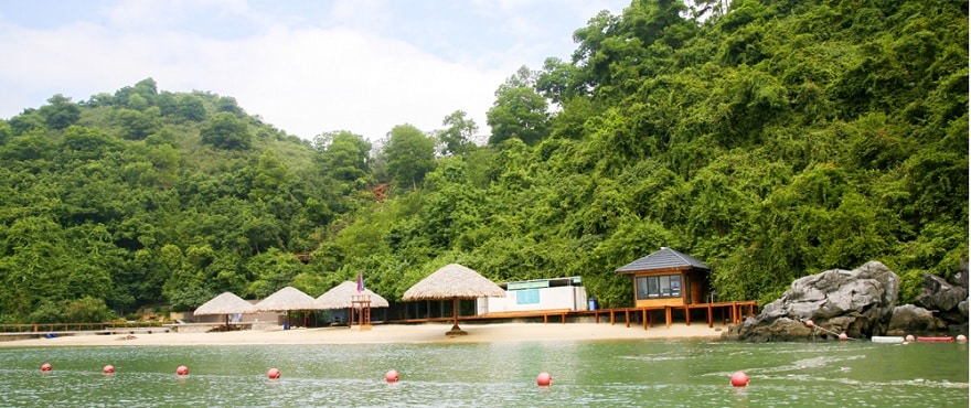 Một góc bãi tắm trên đảo