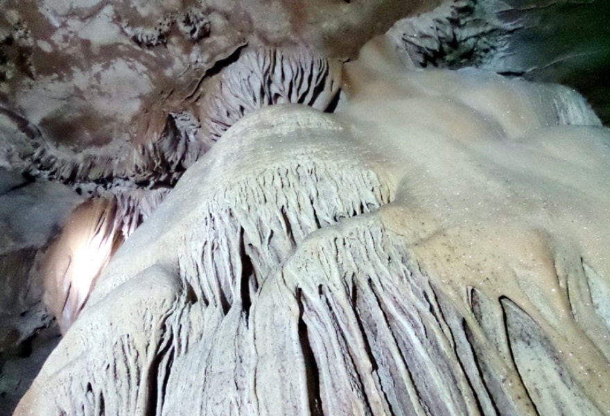 Hang Nhà Trò tại Trà Bản