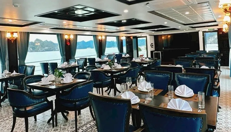 Không gian nhà hàng sang trọng Của VDream Cruise