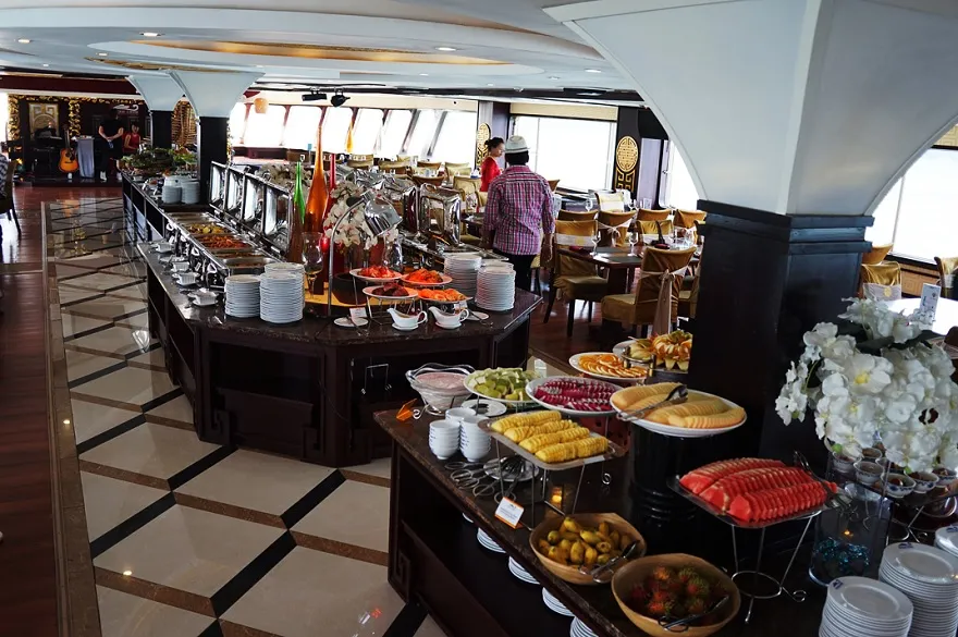 Ẩm thực da dạng của du thuyền Halong Princess Day Cruise