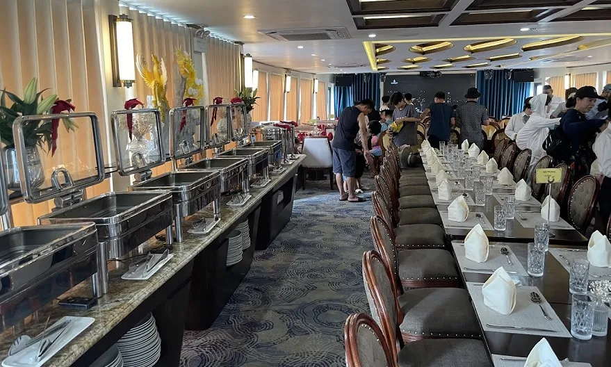 Khu vực nhà hàng trên du thuyền Symphony 