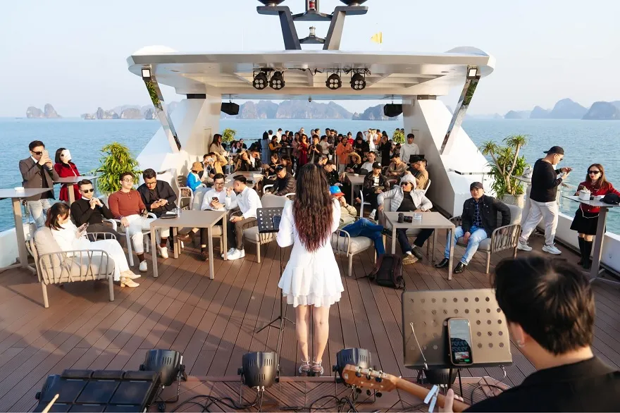 Trải nghiệm chương trình biểu diễn The Bay Harmony