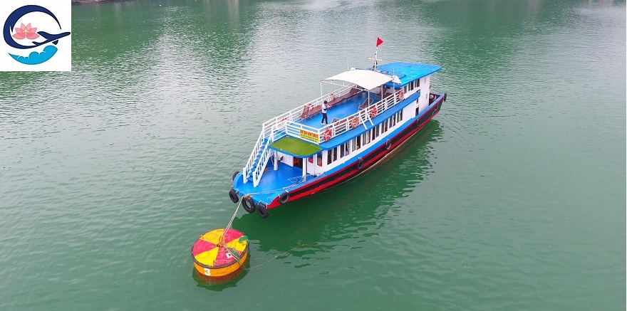 Tàu tham quan Vịnh Lan Hạ