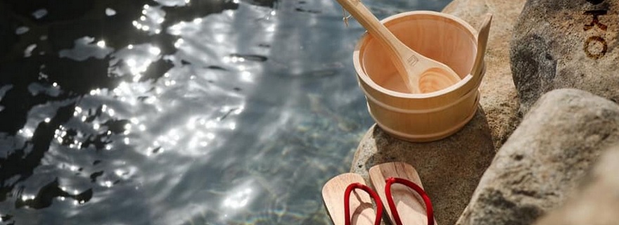 Bể ngâm chân onsen