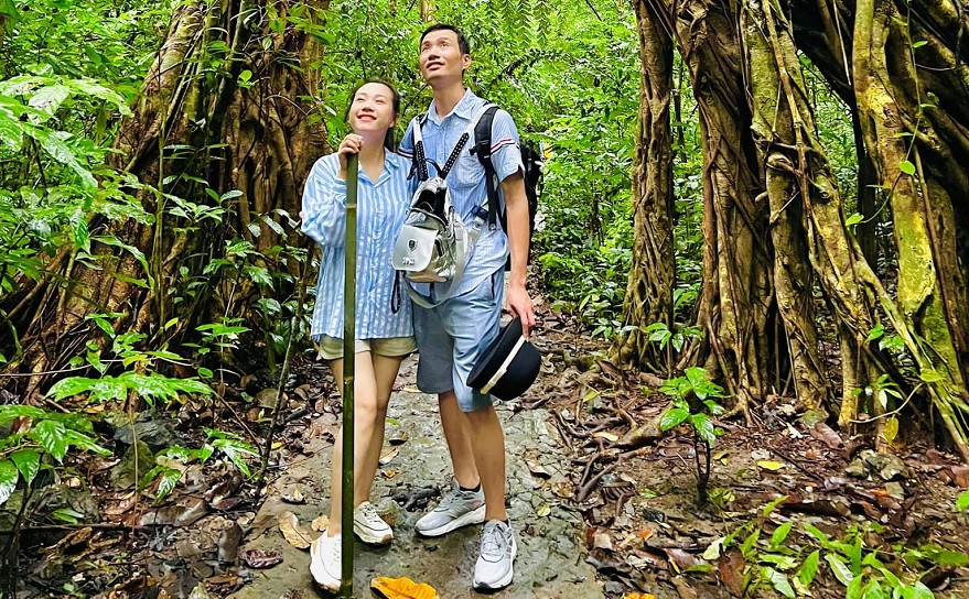 Làng chài Việt Hải (Cát Bà): Review từ A - Z 7 Đi bộ xuyên rừng là một trải nghiệm vô cùng thú vị