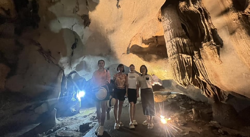 Hệ thống mang nhũ đá trong hang động thay đổi dọc theo chiều dài của hang