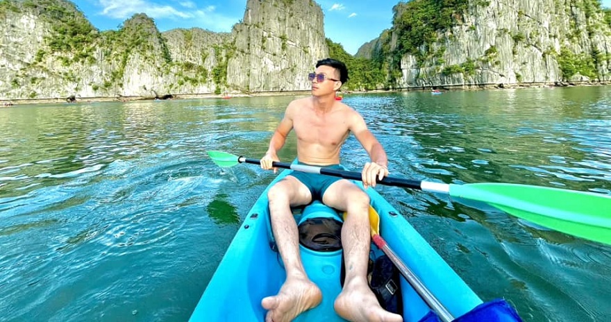 Trải nghiệm chèo Kayak tại VỊnh Lan Hạ