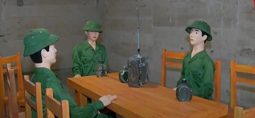 Hang Quân Y Cát Bà: Bệnh viện dã chiến bí mật trong lòng hang 17 máy-2W-có-khả-năng-liên-lạc-trong-phạm-vi-500-1_000m-đây-là-một-thiết-bị-liên-lạc-do-Liên-Xô-tài-trợ