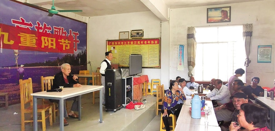 Buổi sinh hoạt của người dân làng Vạn Vĩ