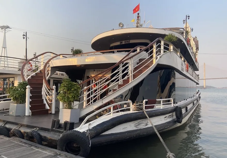 Du thuyền Iris Cruise đón khách tại cảng tàu khách quốc tế Hạ Long