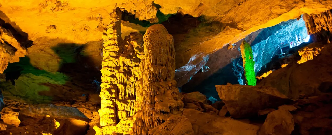 Hang Sửng Sốt một trong những điểm đến nổi bật trong tour 6 tiếng tham quan Vịnh Hạ Long