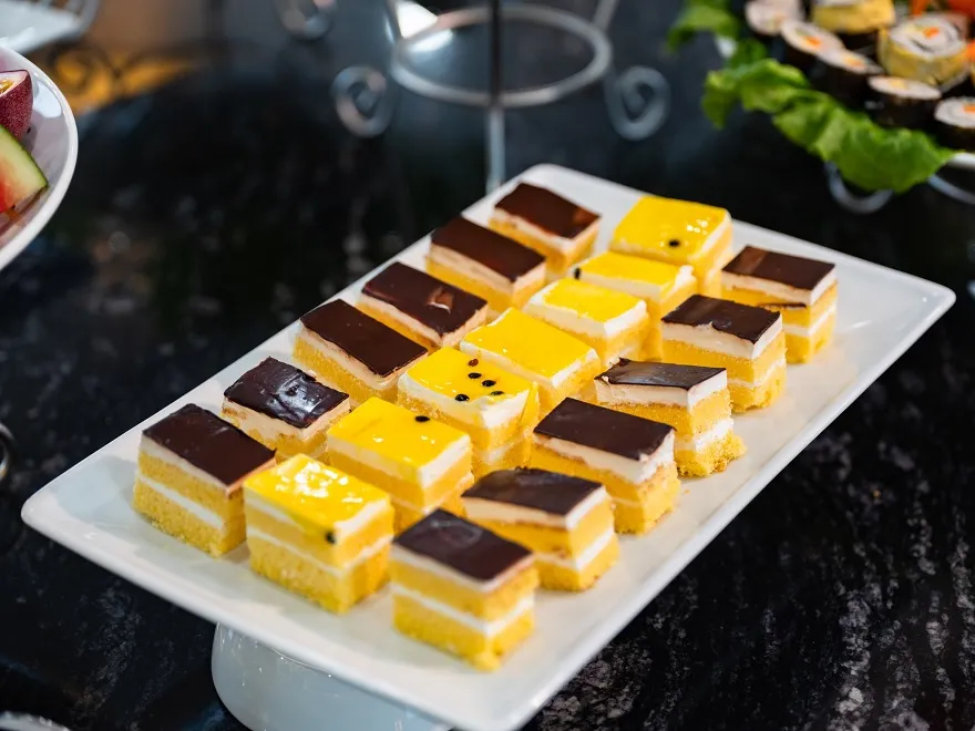 Mặc dù là tour 4 tiếng nhưng VDream Cruise vẫn đáp ứng bữa ăn buffet với 30 món đa dạng 