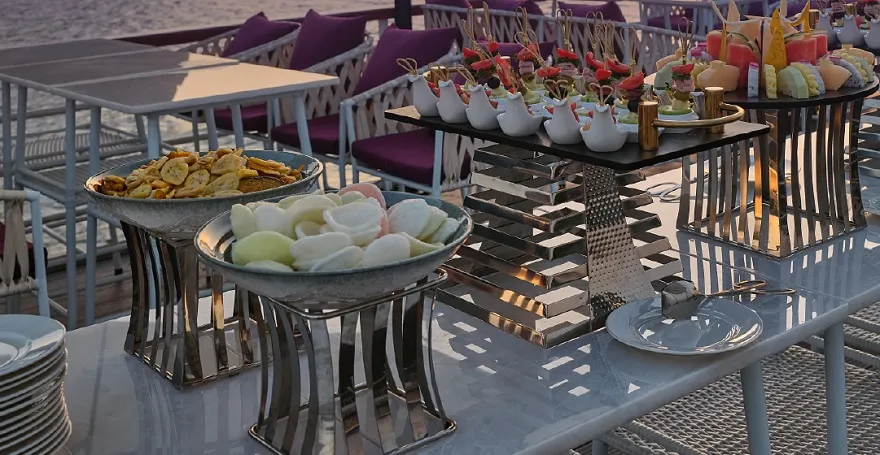 TIệc Canape trên du thuyền Iris