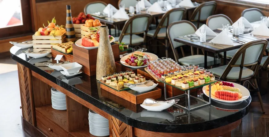 Buffet trên Du thuyền Lavoya Boutique Day Cruise