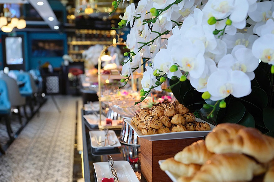 Buffet với đa dang món ăn trên Du thuyền Sea Lion Hạ Long Cruise