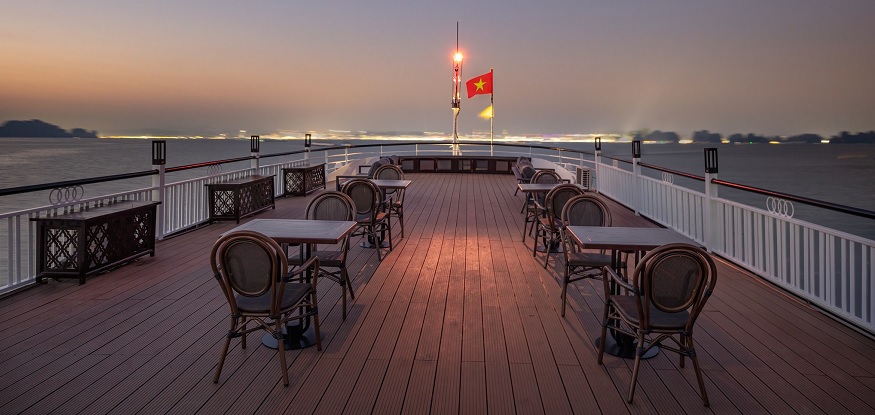 Du thuyền Lavoya Boutique Cruise sở hưu sundeck với tầm view 360 giúp du khách có thể ngắm nhìn toàn cảnh Vịnh Hạ Long