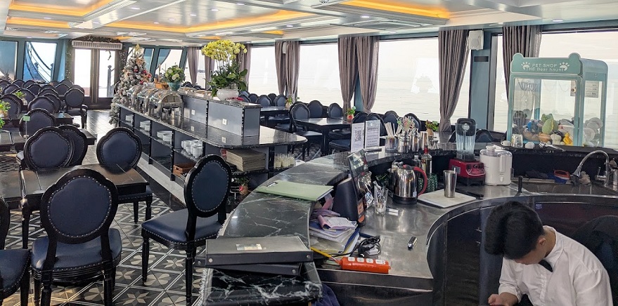 Khu vực nhà hàng trên Du thuyền Pamela Cruise