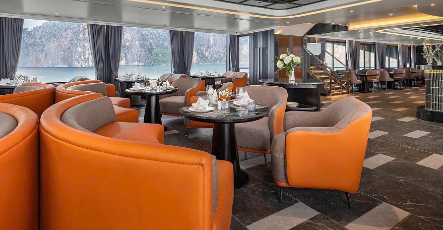 Khu vực phòng ăn của Du thuyền Taliya Cruise được thiết kế sang trọng