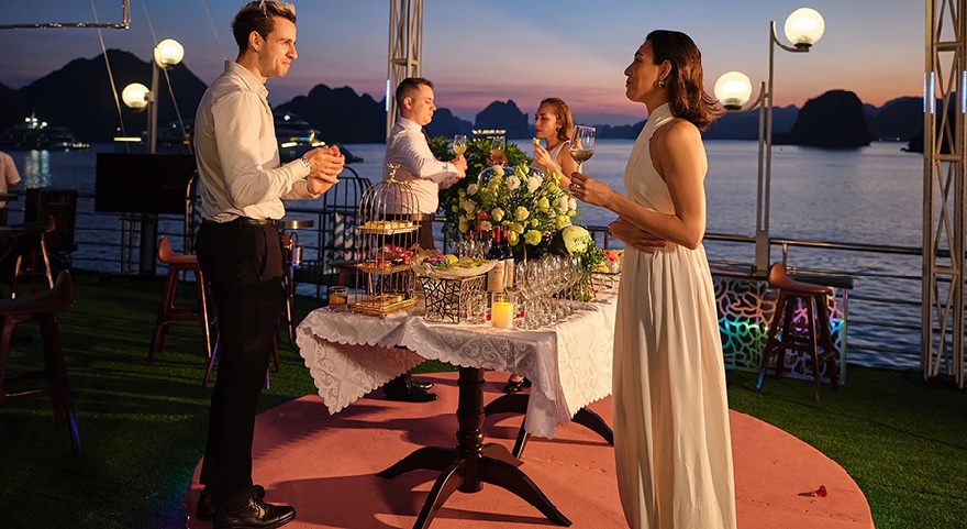 Tiệc trà chiều ( Sun Party) trên du thuyền Sea Lion Hạ Long Cruise