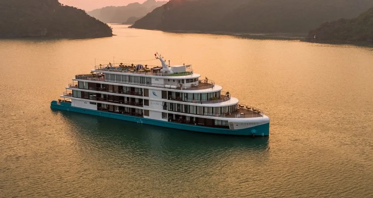 Du thuyền Capella Cruise