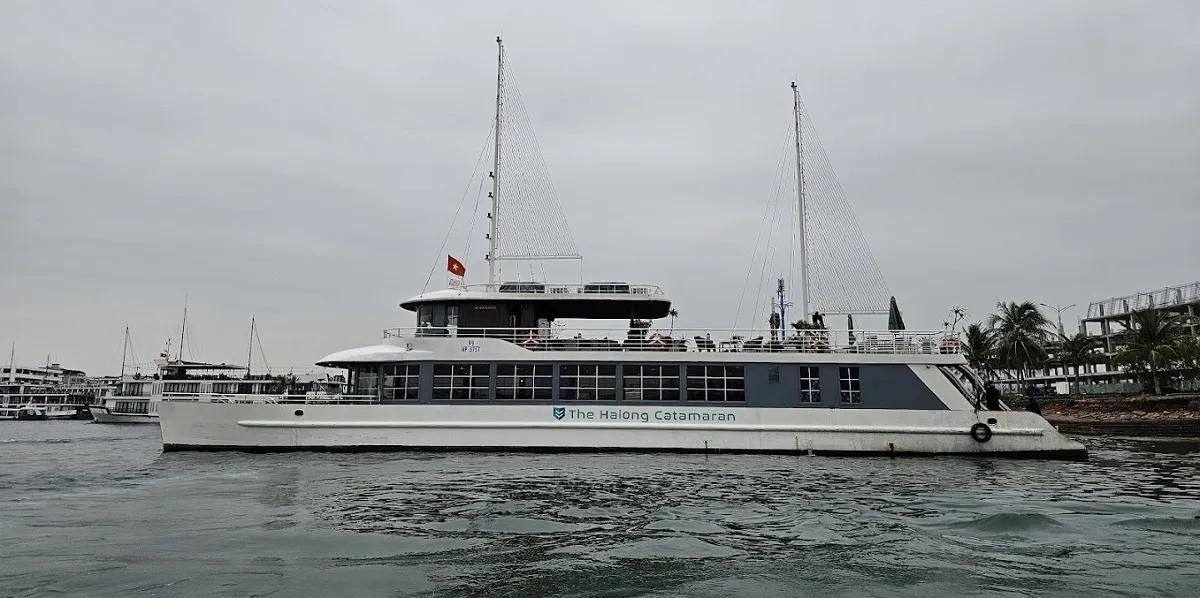 Du thuyền Catamaran