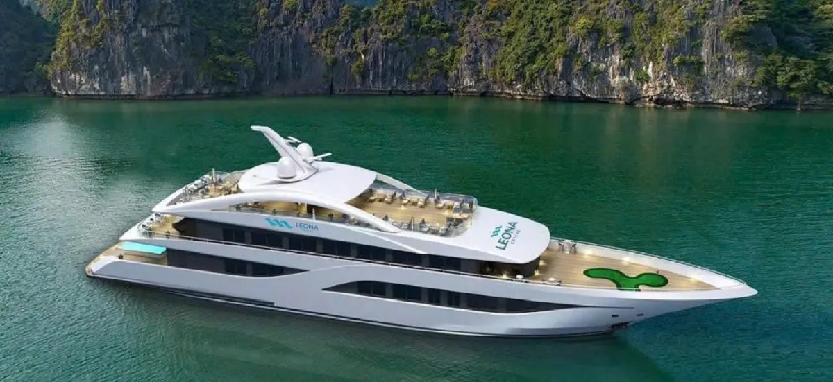 Tàu thăm Vịnh Hạ Long 8 tiếng