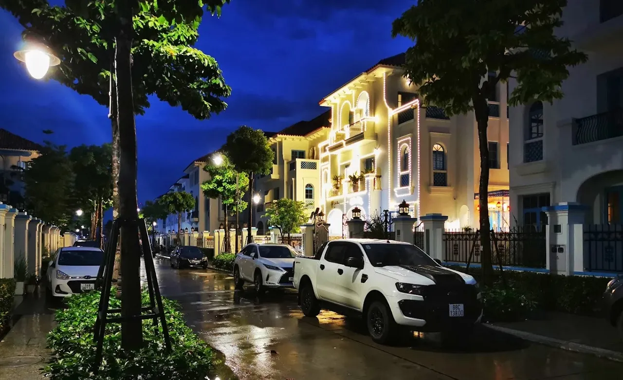 Con đường nội khu rộng rãi của Sunferia Hạ Long