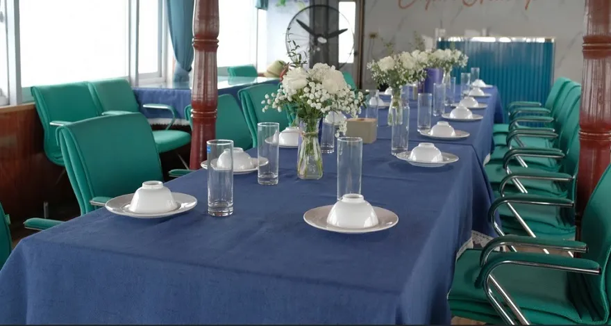 Khu vực nhà hàng thuộc tầng 1 của du thuyền