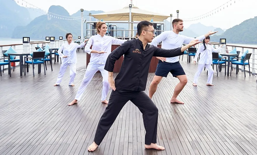 Tập thái cực quyền trên du thuyền