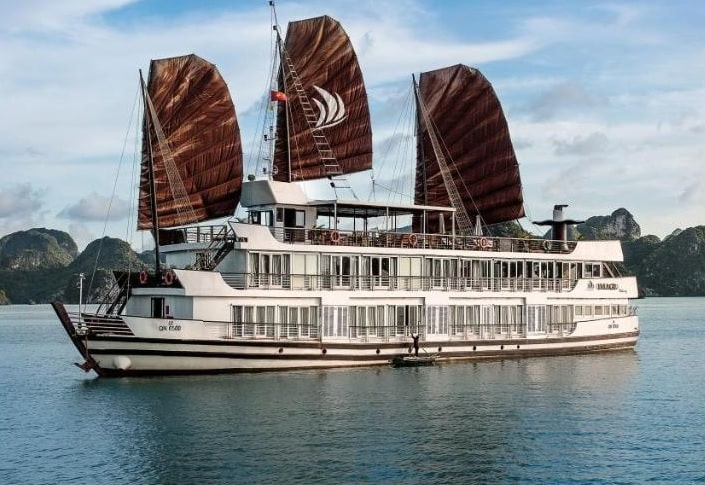 Du Thuyền Pelican Classic