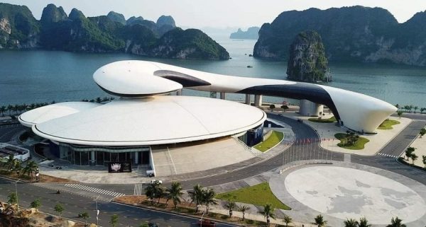 Cung cá heo Hạ Long